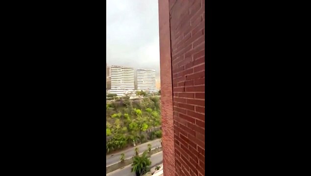 Terremoto in Venezuela, la fuga dal palazzo distrutto - Video