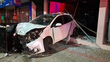 Motociclista fica gravemente ferido após acidente na Avenida Carlos Gomes