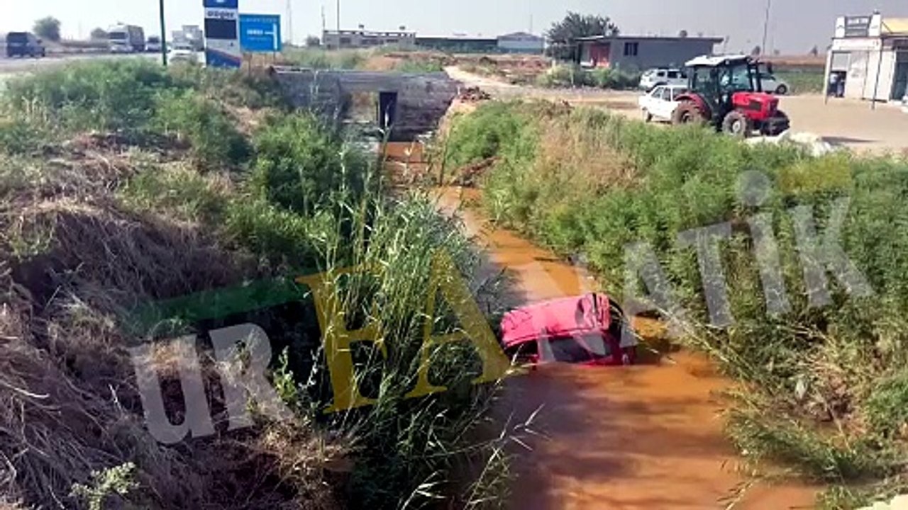 Şanlıurfa’da Otomobil Tahliye Kanalina Devrildi