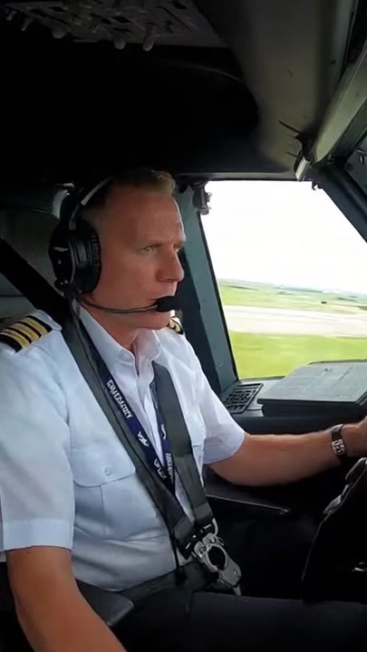 “Heart-Pounding Cockpit POV Turbulence, Shaking, and Intense Landings” #EpicFlightMoments #AirTravelDrama #CockpitView #TurbulentLanding #IntenseApproach