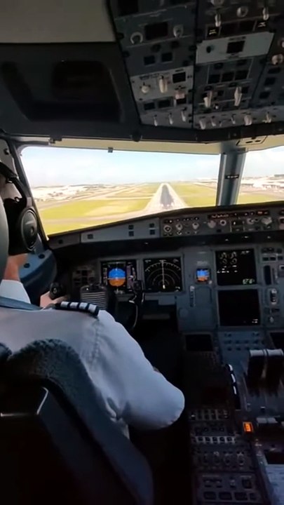 “Intense Cockpit POV Turbulence, Shaking, and Nail-Biting Landings” #EpicFlightMoments #AirTravelDrama #CockpitView #TurbulentLanding #IntenseApproach