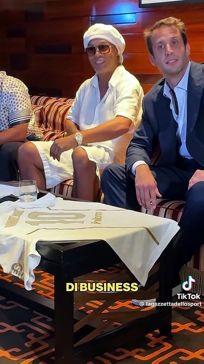 Ronaldinho 2026, presentazione ma senza ritiro: meglio di quando giocava...