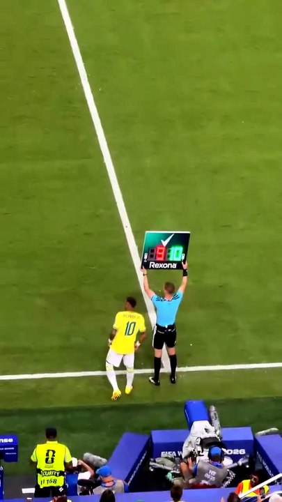 Lo stadio acclama il suo Re: ecco il rientro di Neymar