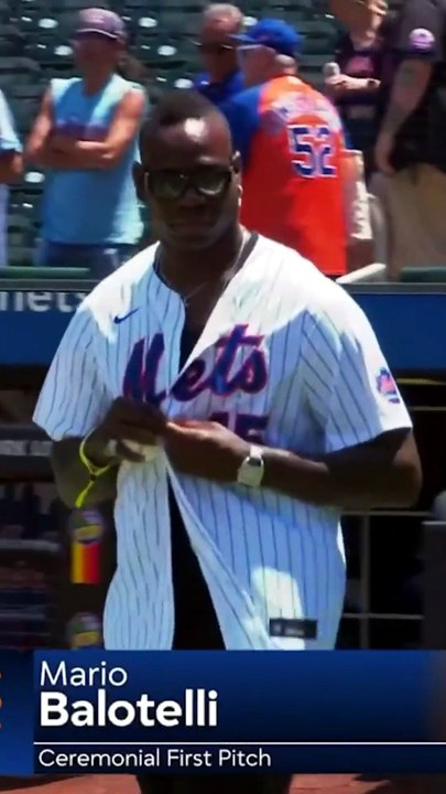 Balotelli, dal calcio al baseball: Mario protagonista del primo lancio a New York