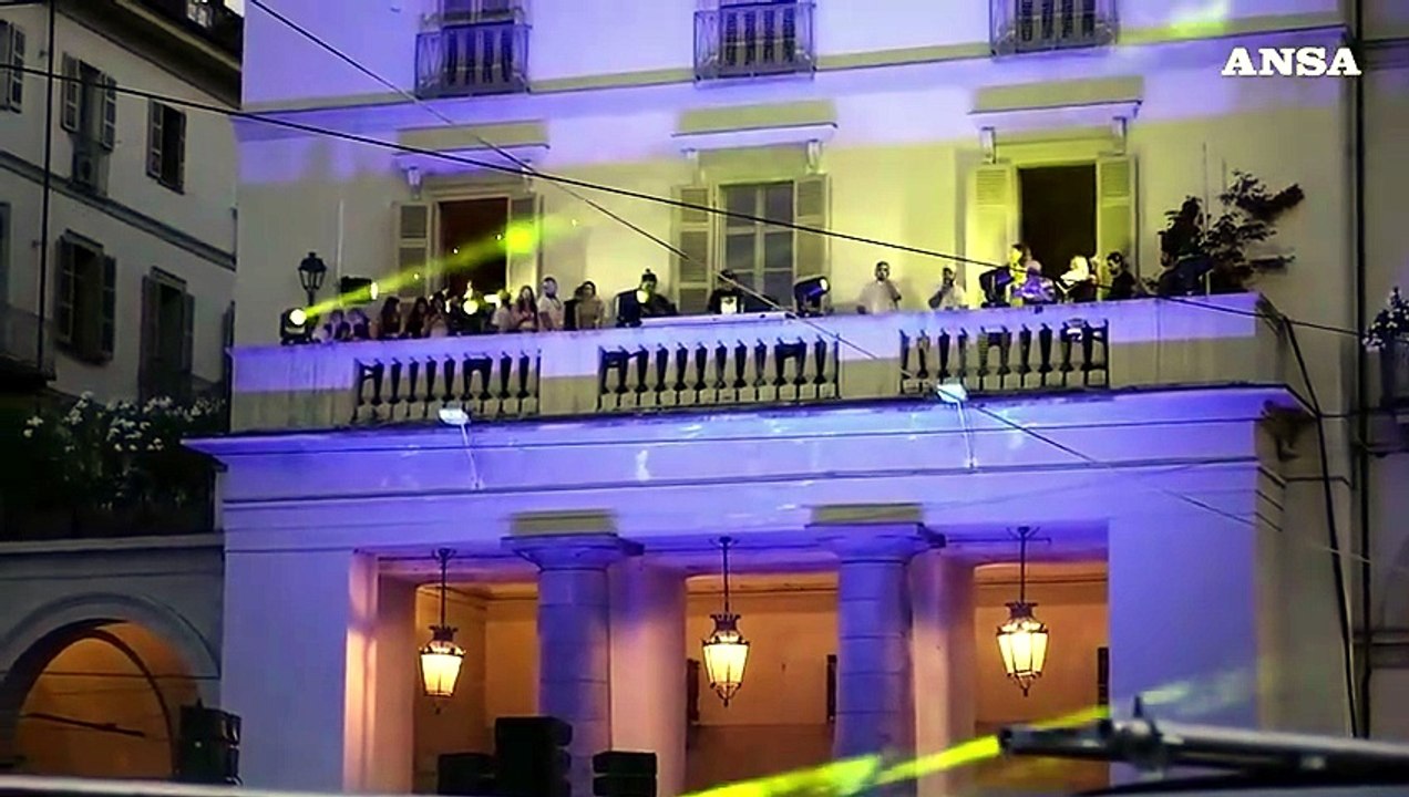 Torino festeggia San Giovanni, dj set e fuochi d'artificio in piazza Vittorio
