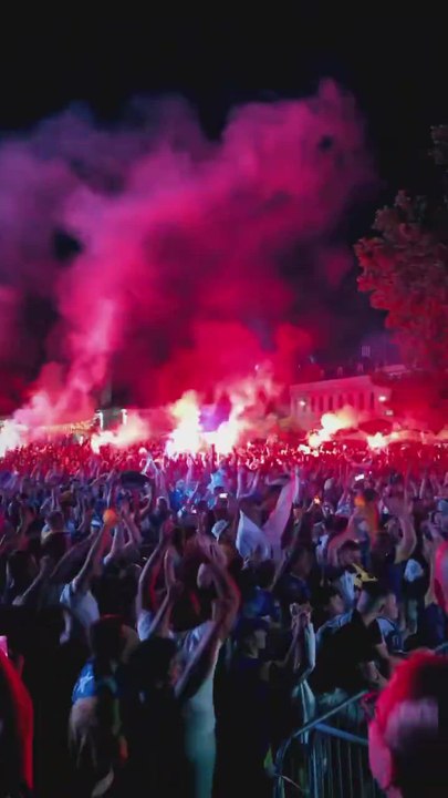 La brutal CELEBRACIÓN de los aficionados de BOSNIA Y HERZEGOVINA por su CLASIFICACIÓN a DIECISEISAVOS | MUNDIAL 2026
