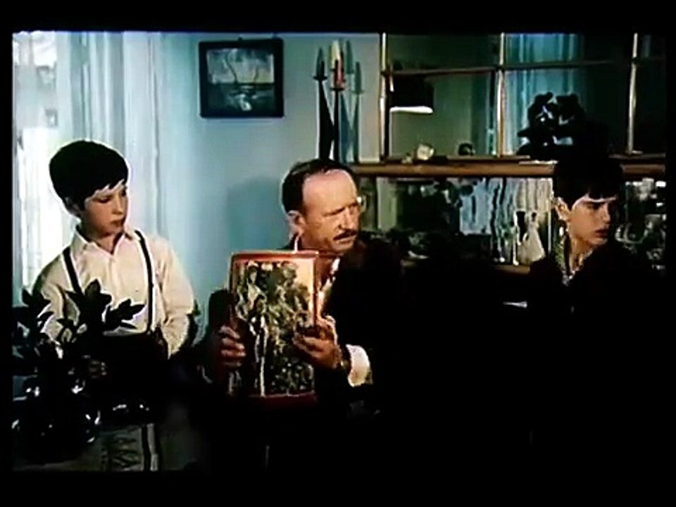Tingujt e Luftës 1976  (Full War Movie)