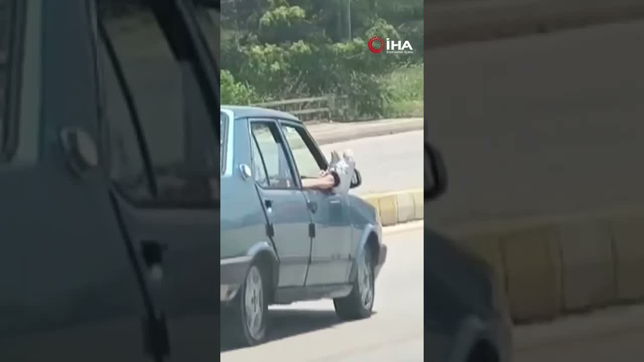 Ayaklarını Camdan Uzattı, Hem Kendi Canını Hem Trafiği Riske Attı
