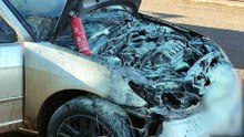 Honda Civic pega fogo e trabalhadores ajudam motorista no Country