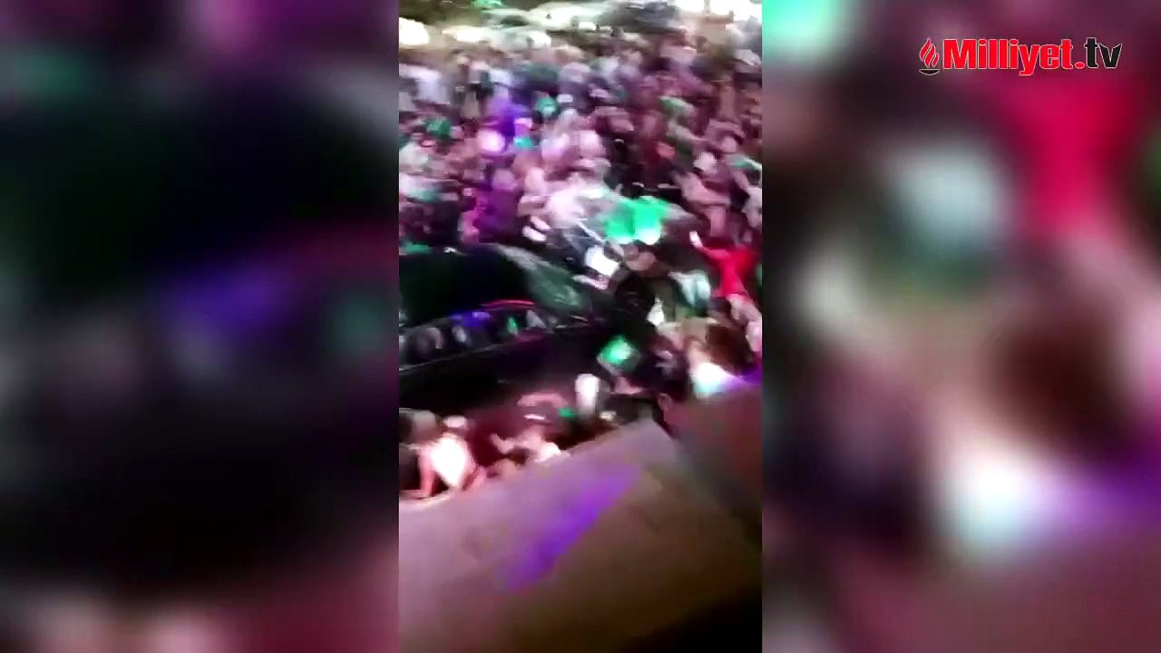 Dünya Kupası maçında ülkesi kazandı, ortalığı savaş alanına çevirdi! Aracıyla kalabalığın arasına daldı