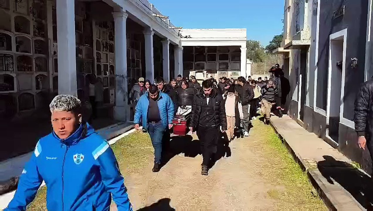 La familia se despide de Thiago