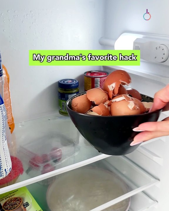Feed your plants with crushed eggshells🥚🌱