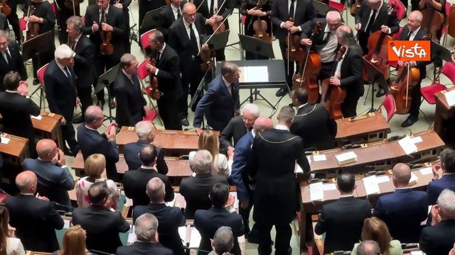 80 anni Costituente, stretta di mano tra Mattarella e Meloni dopo discorso Presidente Repubblica