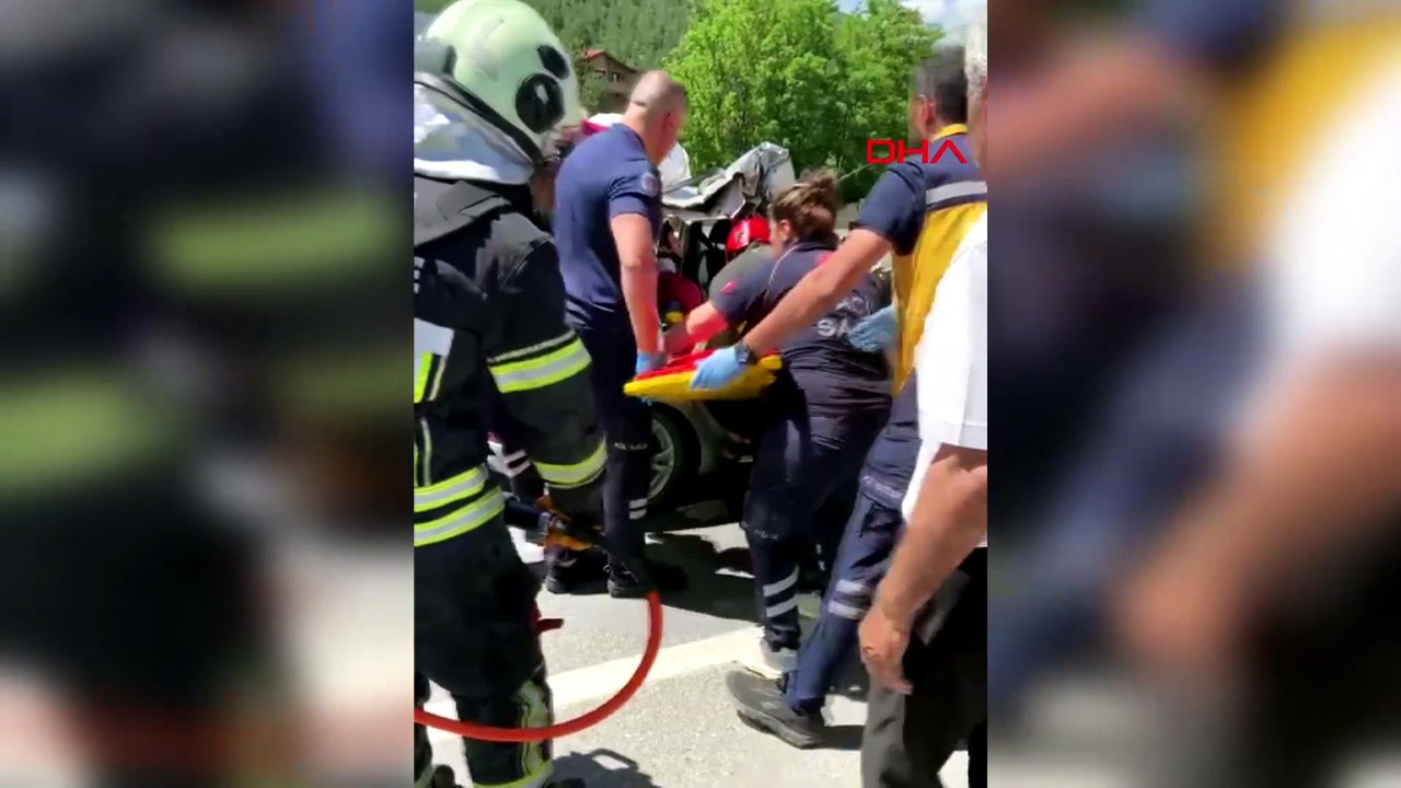 Çorum'da otomobil TIR'a arkadan çarptı; 4 yaralı