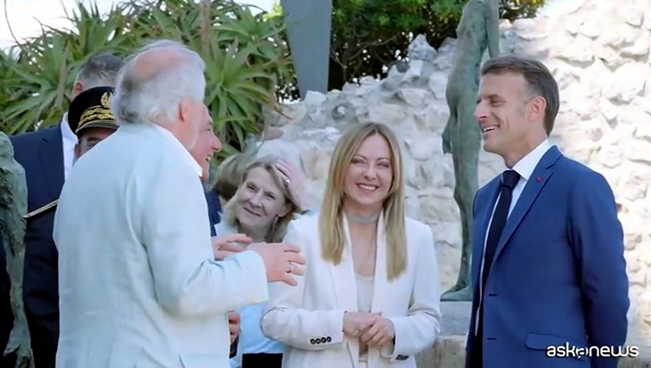 Vertice Italia-Francia, Macron accoglie Meloni: Giorgia, quanto tempo