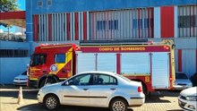 Cobra é retirada do Hospital Universitário pelos Bombeiros em Cascavel