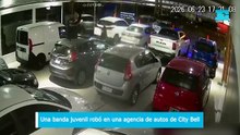 Una banda juvenil robó en una agencia de autos de City Bell