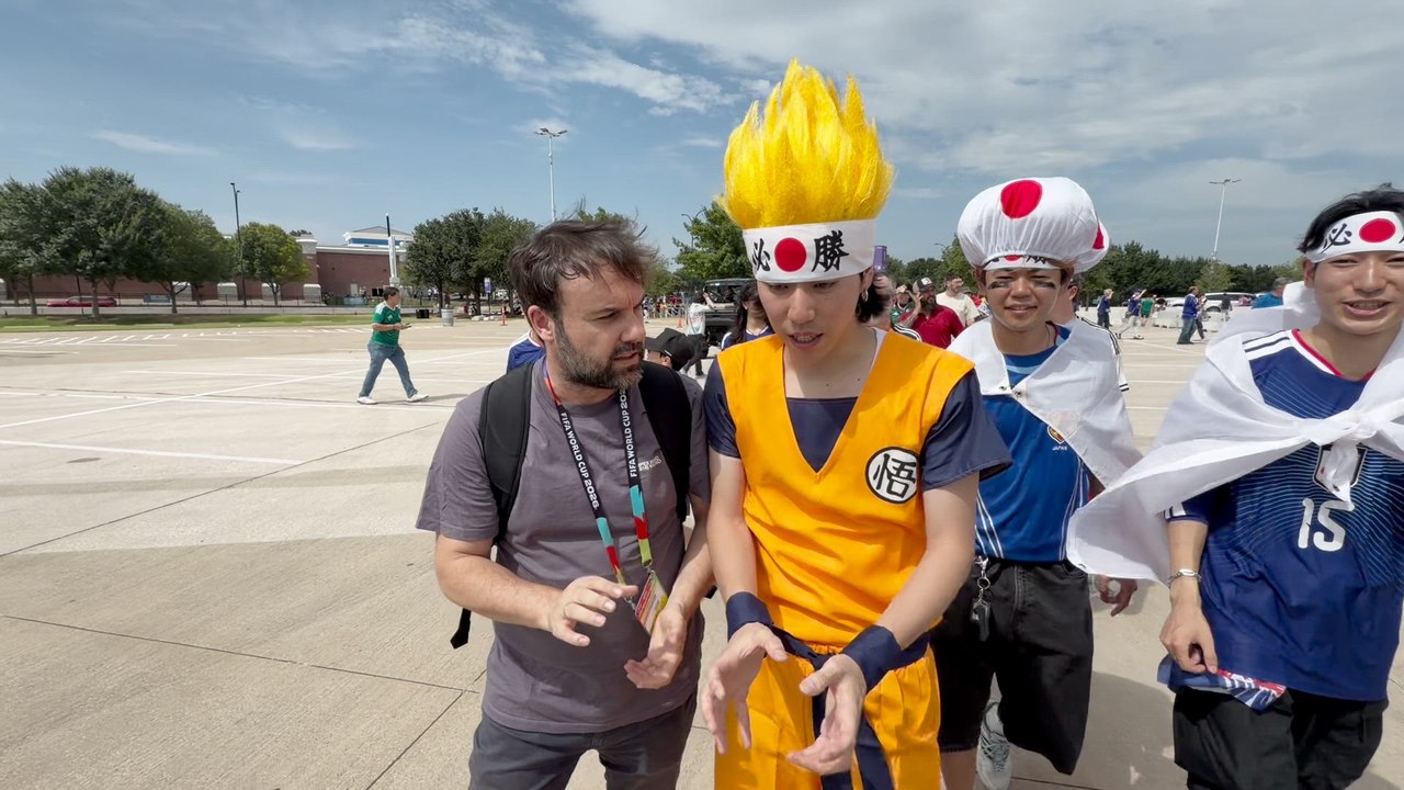 Un fan japonés vestido de Goku y su 'onda vital'