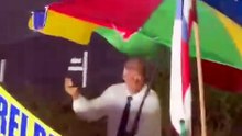 VÍDEO: Debaixo de chuva, Pastor Isidório vai à BR-324 com megafone para abençoar motoristas que voltavam do São João