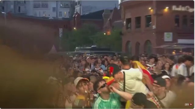 VOLLE REAKTION DER DEUTSCHEN FANS auf ECUADOR 2-1 DEUTSCHLAND