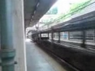 Passage d'une BB 27000 avec marchandises