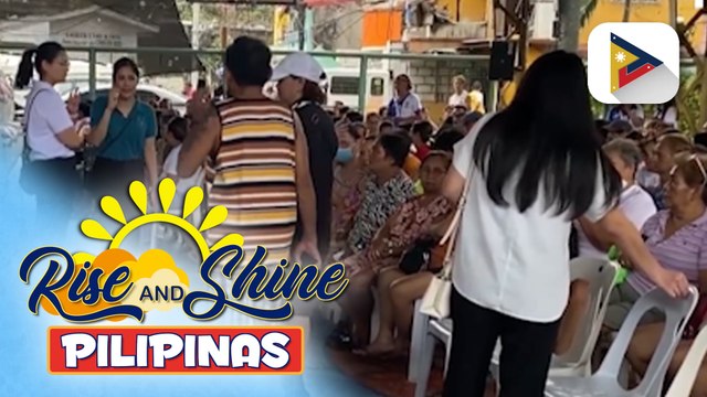 First Lady Liza Araneta-Marcos, pinangunahan ang pamamahagi ng libreng tig-10 kg na bigas sa Sta. Cruz, Maynila; 500 residente, nabenepisyuhan | ulat ni JM Thompson