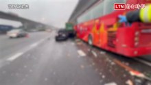 國道林口交流道友達員工專車等9車連環撞 14傷送醫