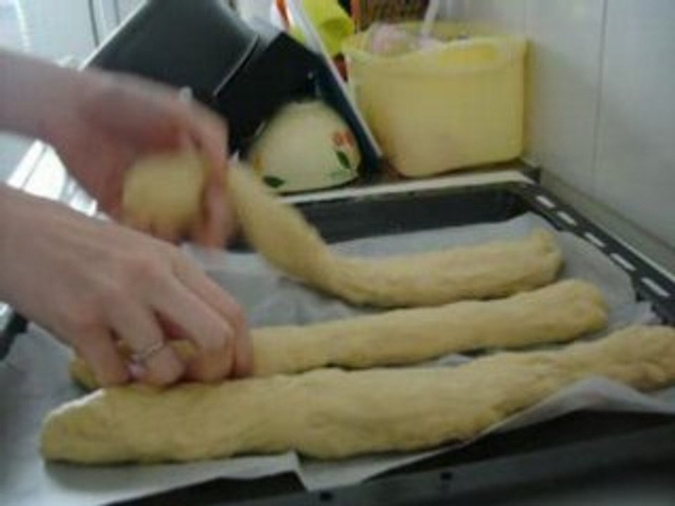 Pour Elo: tressage de la brioche!!