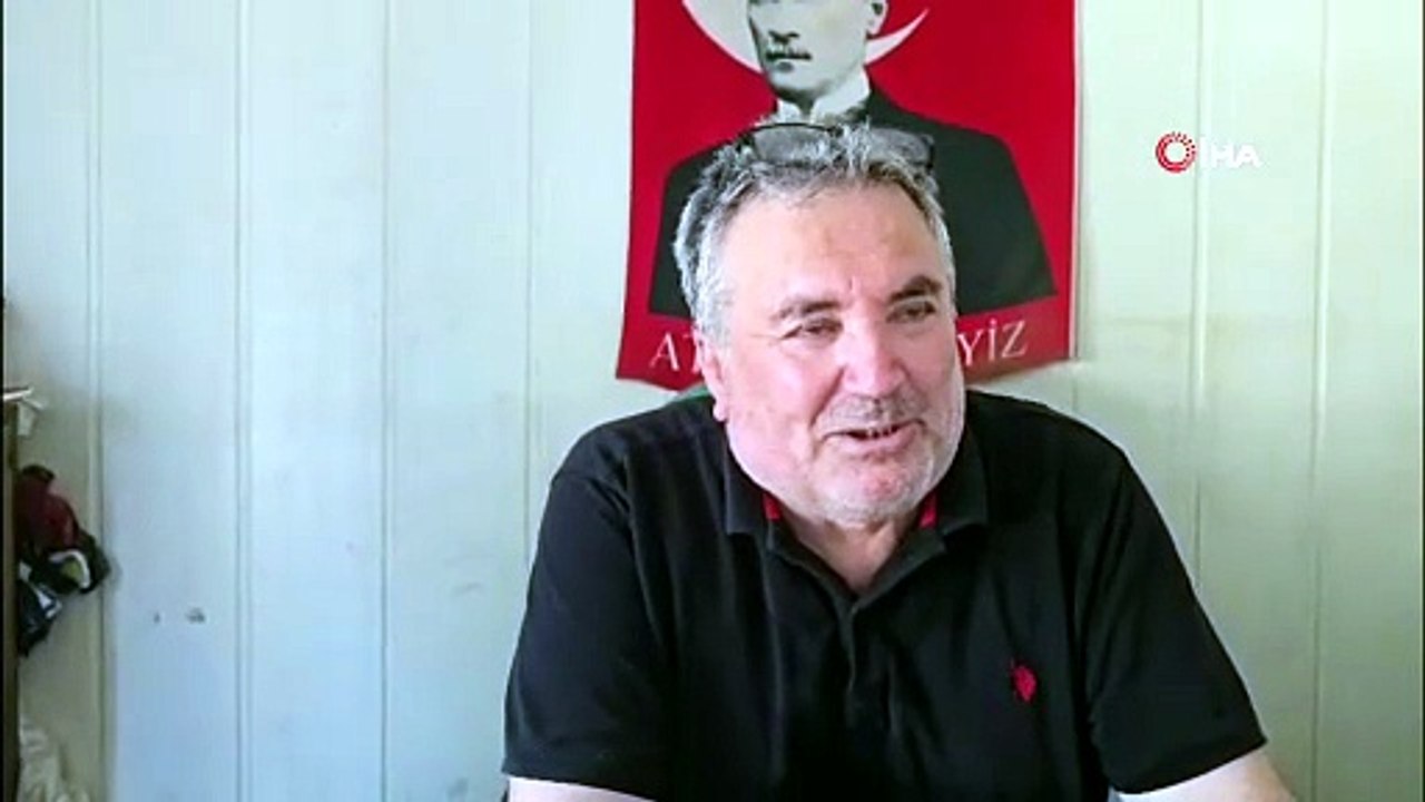 Bankada işlem yaparken üzerine kedi düştü: O anlar kamerada