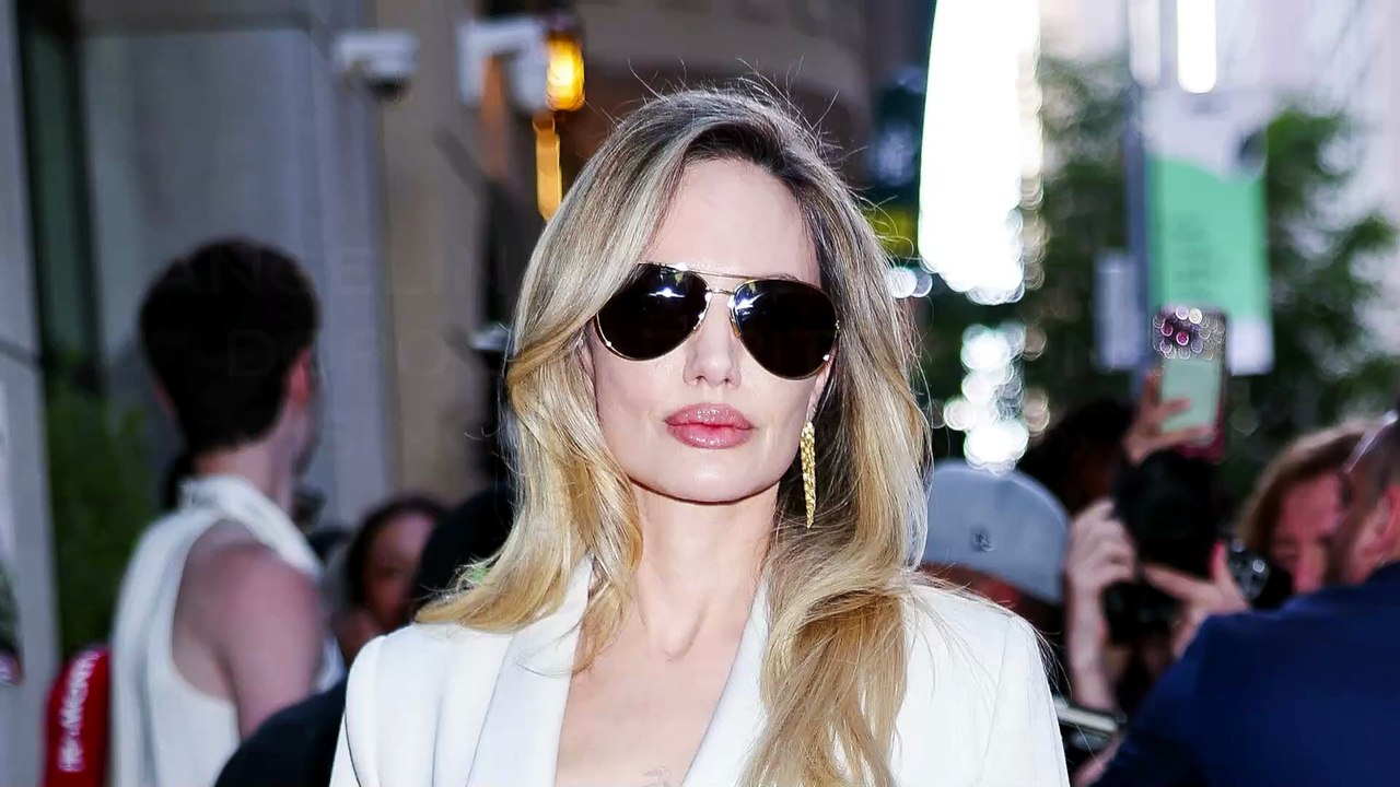 Angelina Jolie single per 10 anni dopo Brad Pitt: «Ora sono pronta a ripartire»