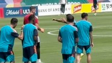 El pelotazo en la cara a Unai Simón en el entrenamiento
