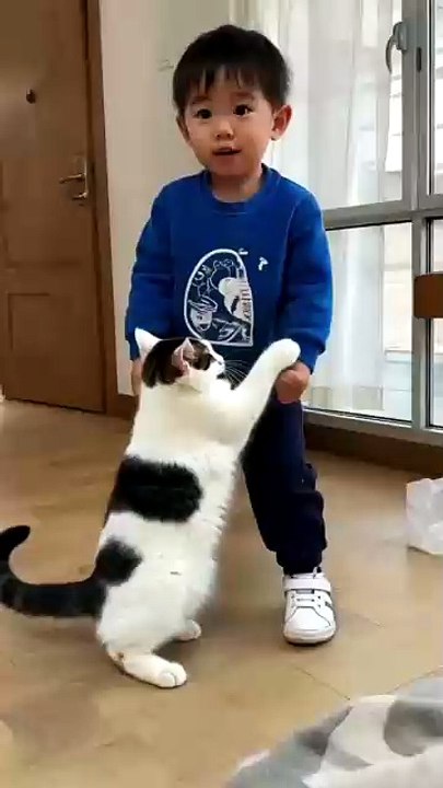Happy Happy (feat. Hatsune Miku) 🎶👶🐱 | Cute Child & Cat Playtime Moments | Joyful Vibes 💛✨