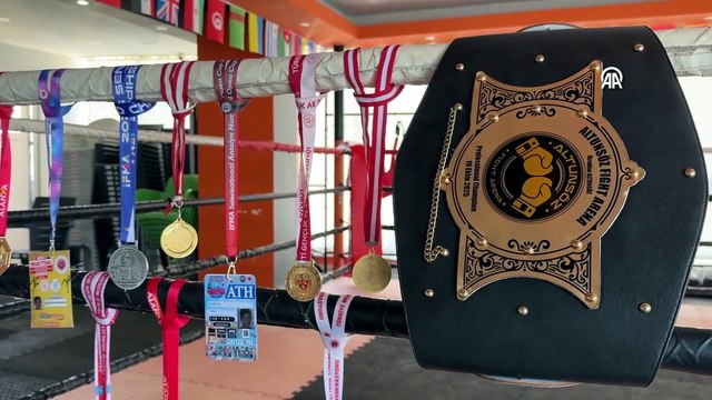 Milli sporcu Hüseyin Dolu'nun rotası dünya şampiyonluğu ve One Championship'te zirve: | Ajansspor | AA