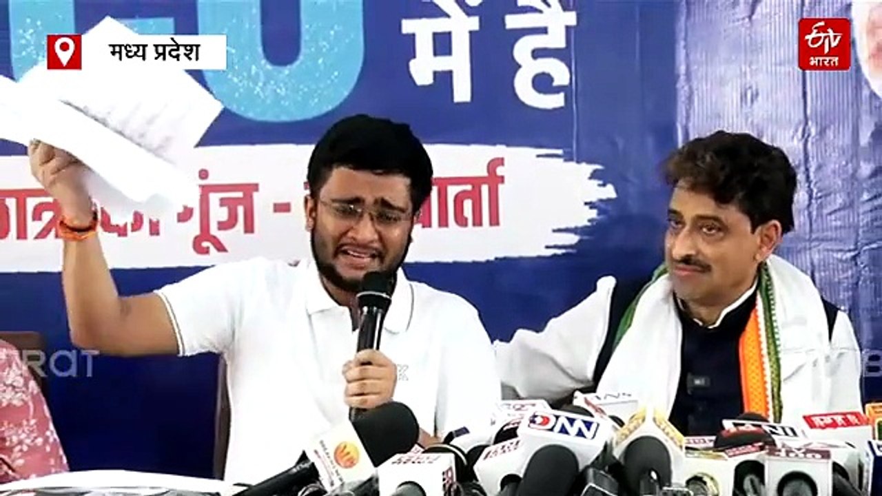प्रेस कॉफ्रेंस में रो पड़ा टाॅपर, CBSE ने बर्बाद कर दिया, सांसद इमरान ने कहा 89 पेपर हो चुके लीक