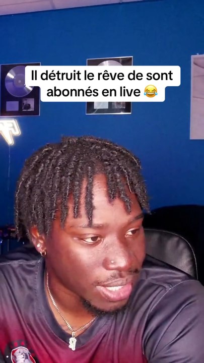 Il détruit le rêve d’un abonné en live 😂