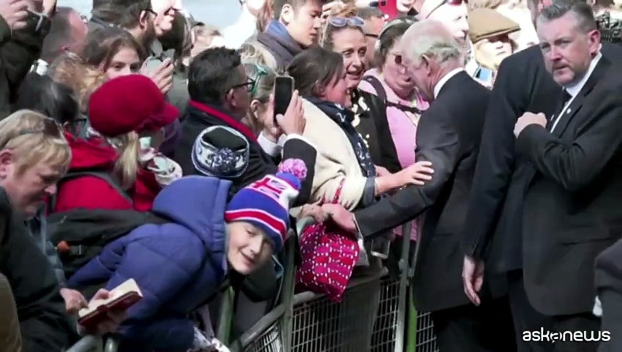 Carlo III cambia la monarchia: non abiterà a Buckingham Palace