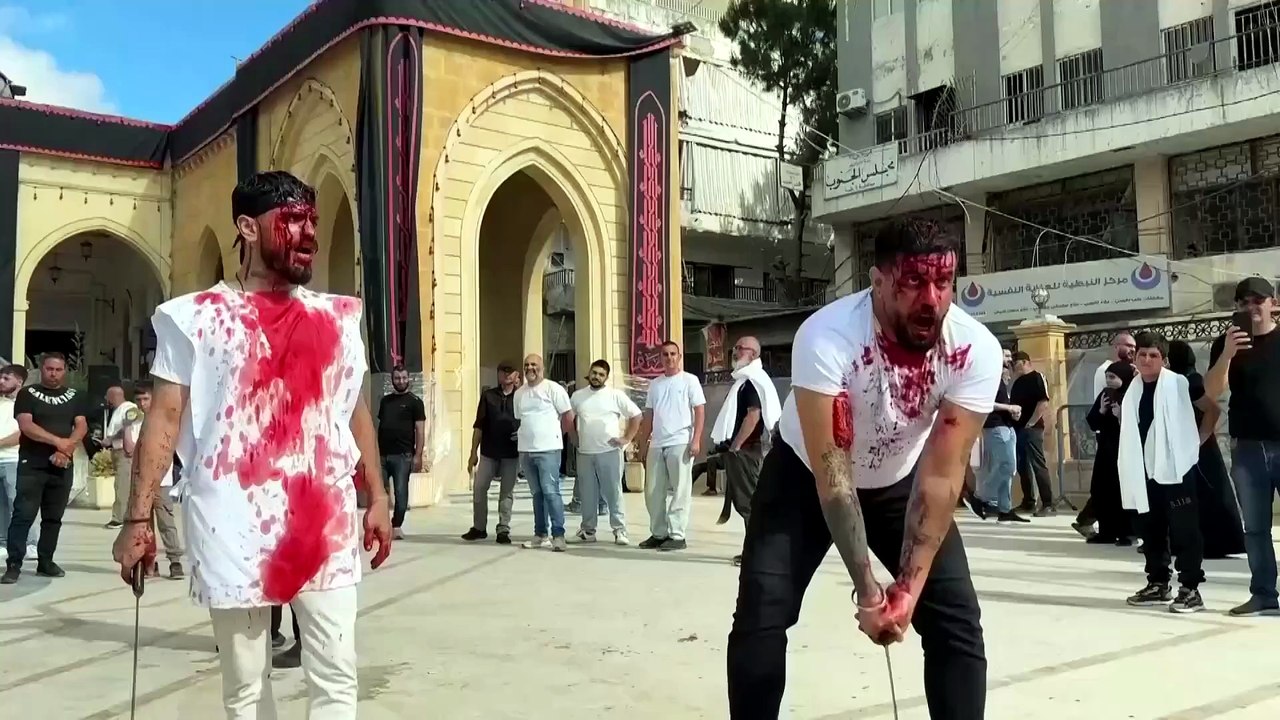 لبنان: هزاران نفر در نبطیه میان آوار حملات اسراییل عاشورا را گرامی می‌دارند