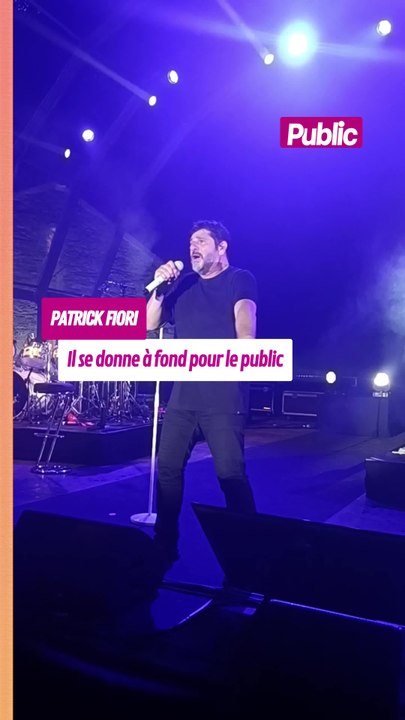 En pleine canicule, Patrick Fiori se donne à fond et mouille le t-shirt pour son public aux Festival des Sables