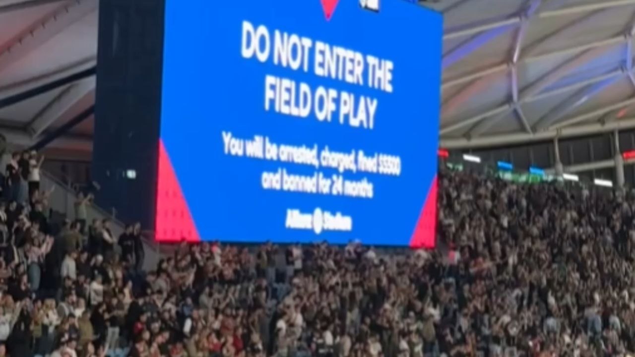 Fans Rush Onto Field In Sydney After Player Breaks Record