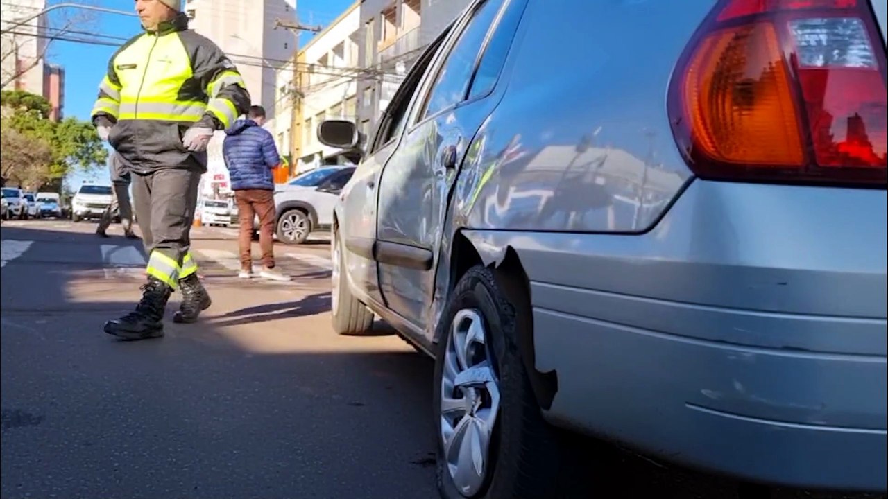 Clio e Pulso se envolvem em acidente de trânsito no Centro