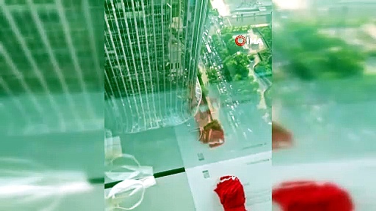 Çin'de korkunç kaza: 108 katlı gökdelene uçak çarptı!
