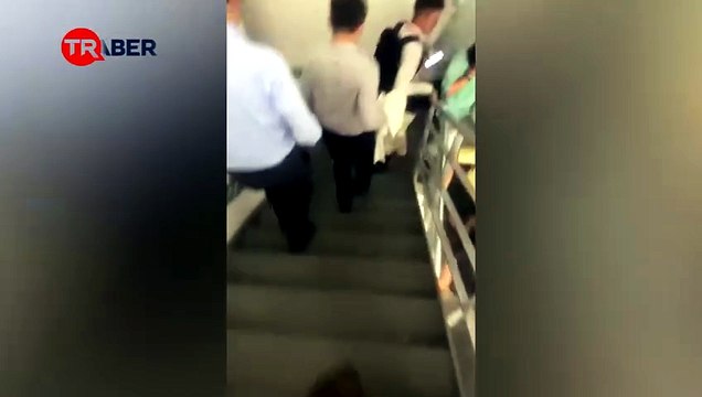 Çin'de uçak 108 katlı gökdelene çarptı: Olay anı kameralara yansıdı