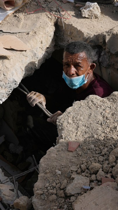 Venezuela eleva a 589 el número de fallecidos tras los sismos