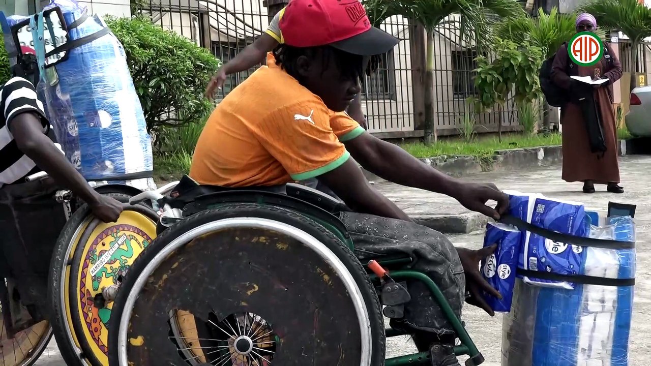Des roues pour avancer, des papier-mouchoirs pour survivre