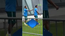 Neymar brinca com o ‘correto’ lateral Douglas Santos: ‘Mais bonito do nosso time’