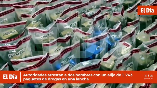 Autoridades arrestan a dos hombres con un alijo de 1, 743 paquetes de drogas en una lancha