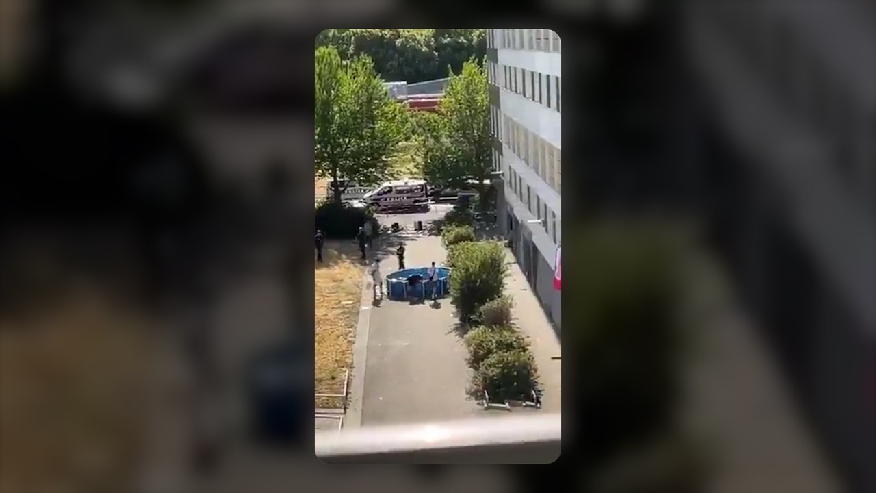 Six fourgons de police pour saisir leur piscine en pleine canicule