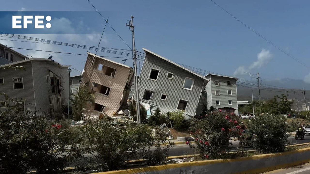Catia La Mar enfrenta la destrucción causada por los terremotos