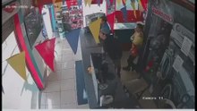 Un perro celebró junto a algunos vendedores el gol de Gonzalo Plata contra Alemania