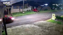 Câmera capta som do impacto de acidente que deixou motociclista ferido no Nova Cidade